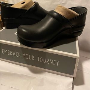 NEW Dansko Professional black leather clogs